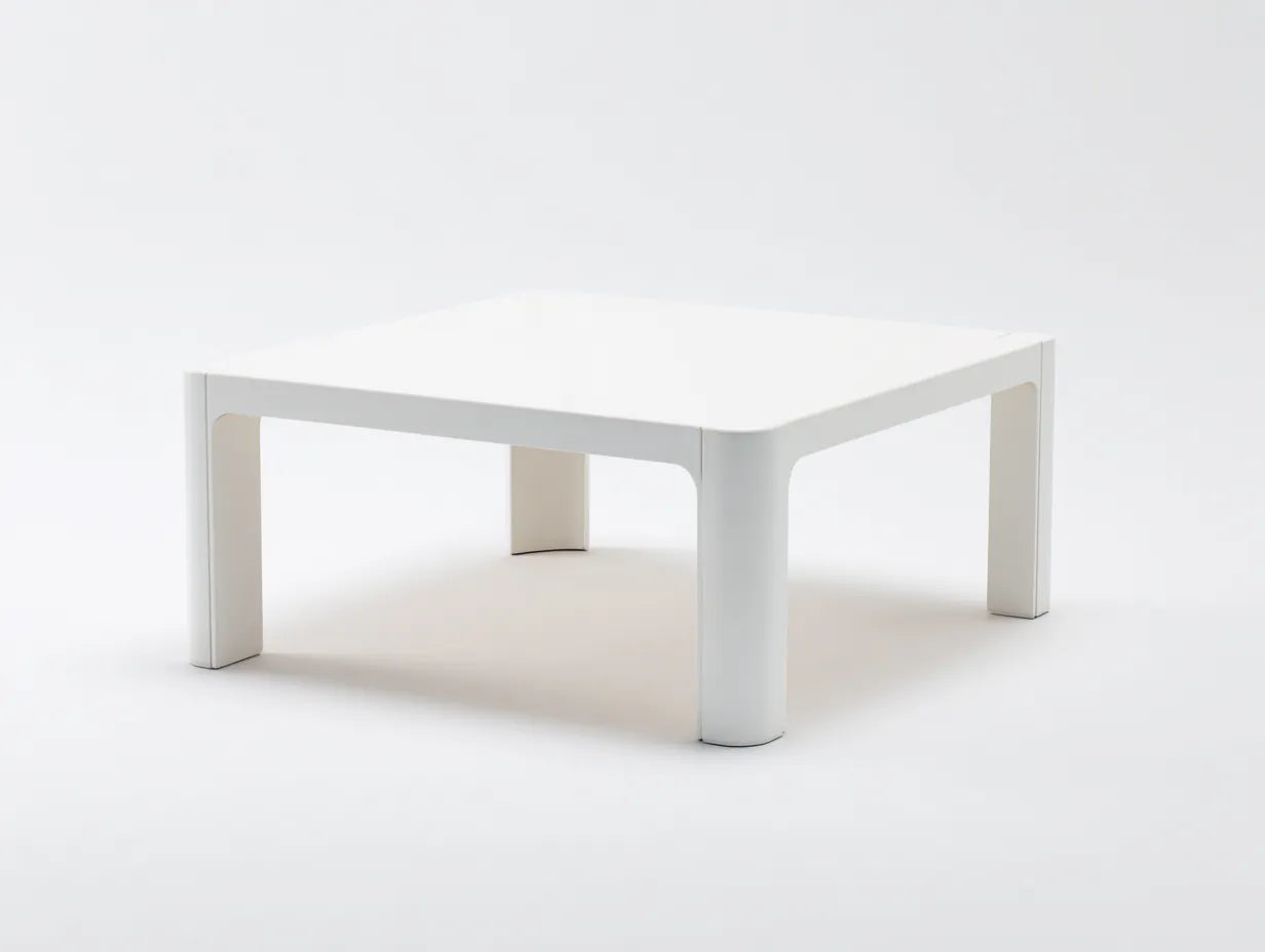 Quadratischer Couchtisch 90 x 90 x 38 cm - lackierter Holzwerkstoff in Wei? - vier breite Beine und abgerundete Ecken
